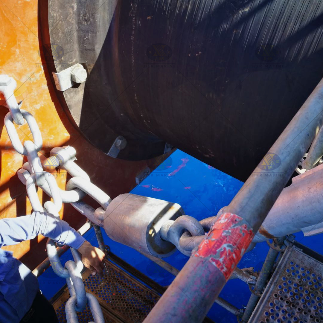 Fenders de Jier Marine Super Cell pour la couchette de pétrolier en Italie (3)